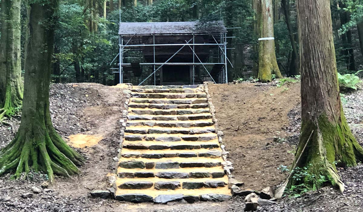 青龍殿前 石階段修復完了