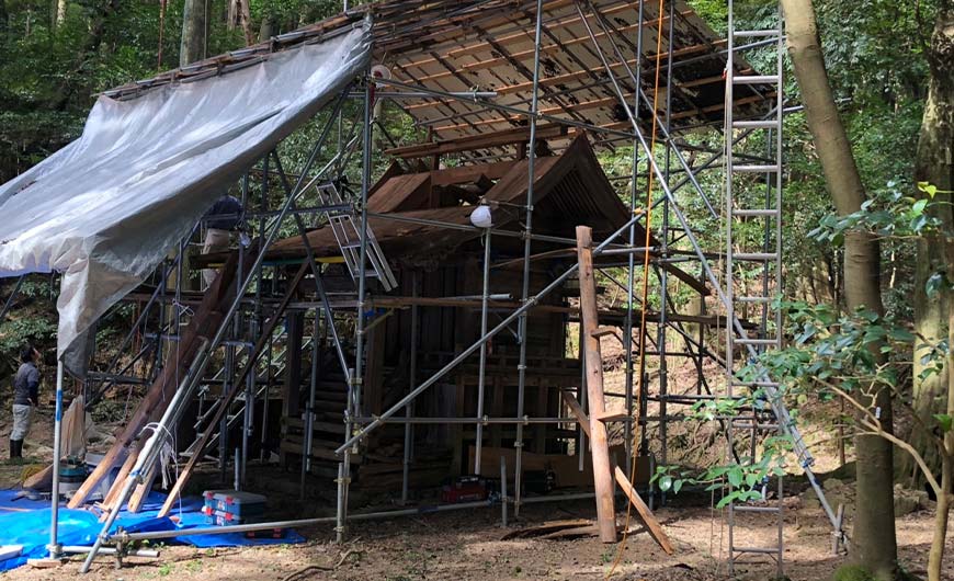 青龍殿 社殿の修復の様子1