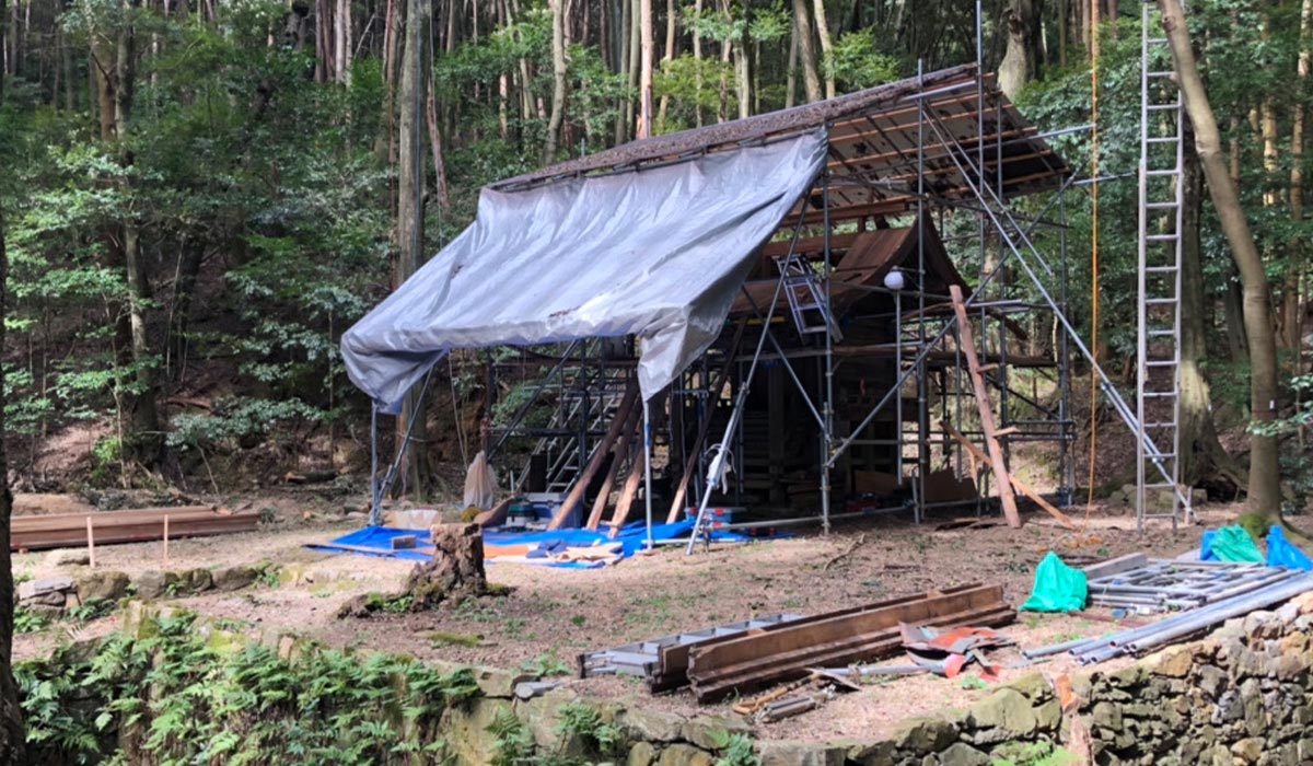 青龍殿 社殿の修復を開始