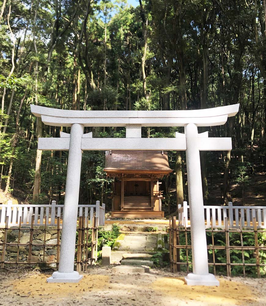 青龍殿 鳥居 及び 玉垣 の再建の様子1